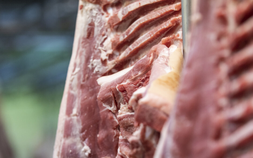 Désossage de jambon à Dudelange : des ouvriers qualifiés et un travail soigné